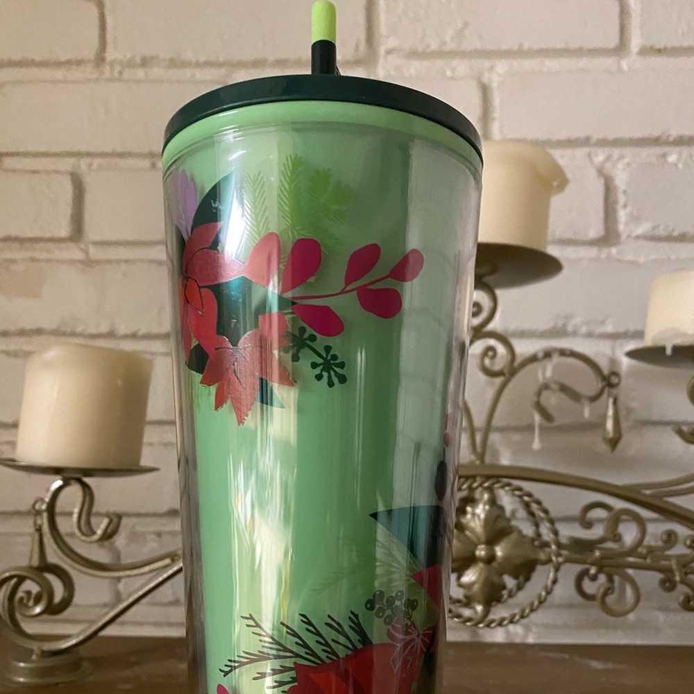 Starbucks Christmas poinsettia cup color changing